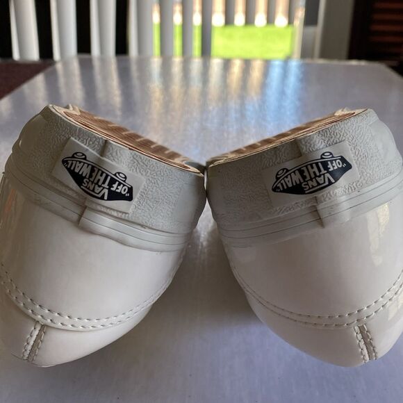 VANS Women’s Old Skool White Patent Leather Sneakers Size 7 - Picture 6 of 9